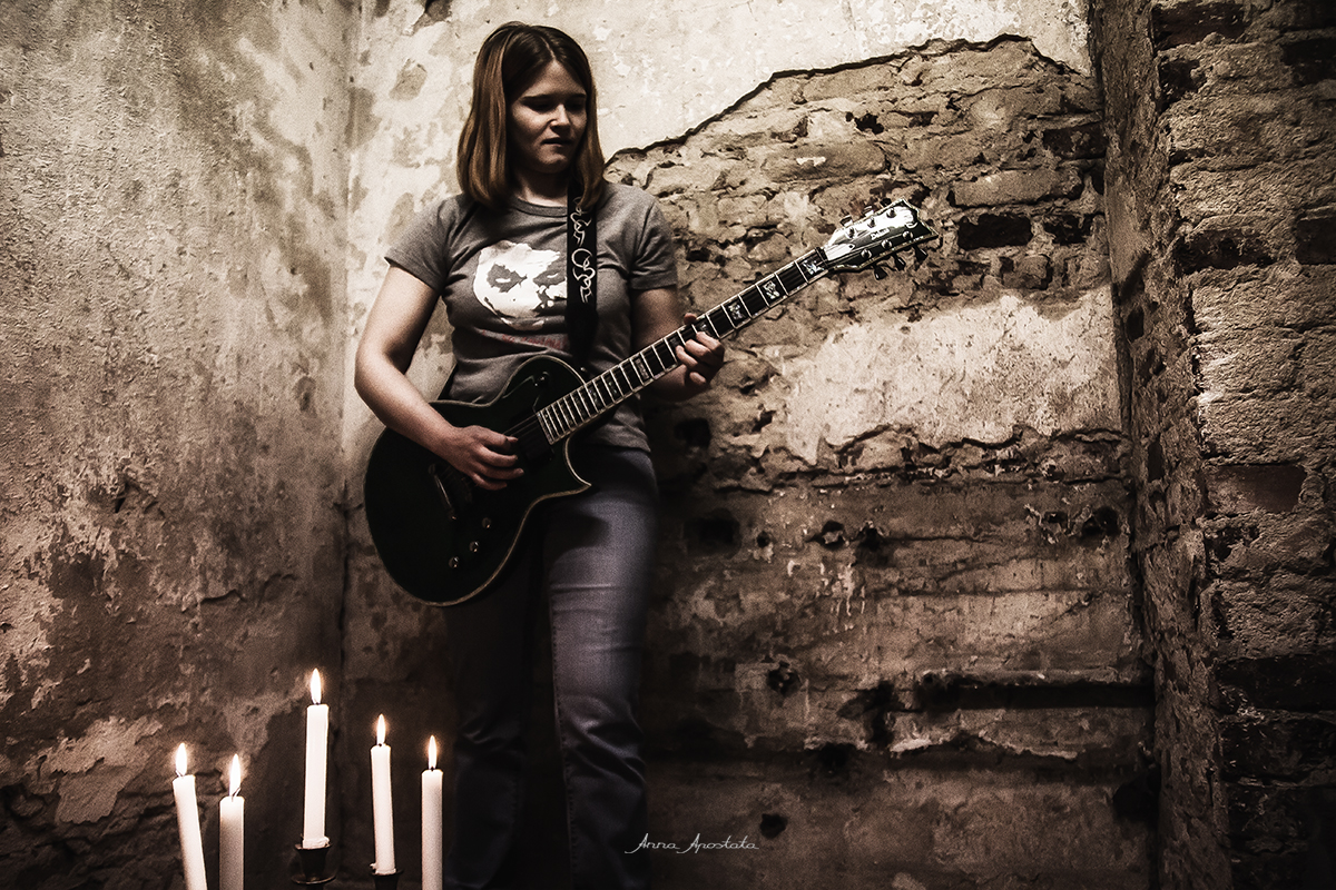 Svenja mit Gitarre